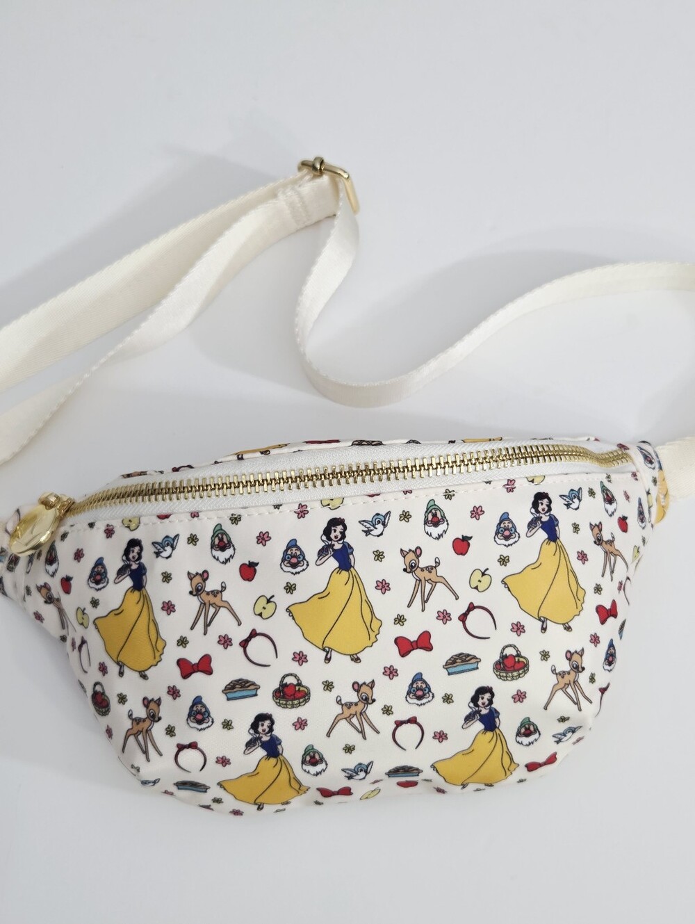 STONEY CLOVER LANE DISNEY SNOW WHITE FAIREST ONE OF ALL FANNY PACK BAG